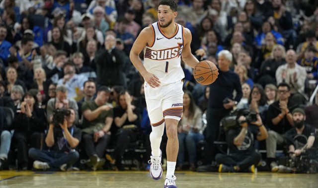 开云体育-杜兰特：对布克的防守压迫做得很好 最终是我们完成了制胜一击