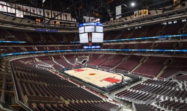 开云app-活久见系列！队记：公牛球场上出现冷凝水 今日比赛被迫推迟开球